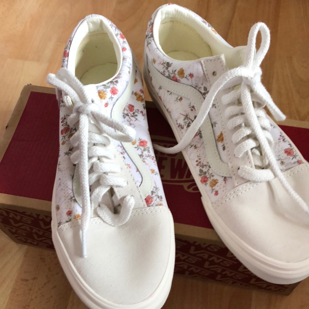 Brand new Vans sneakers. Never used.
